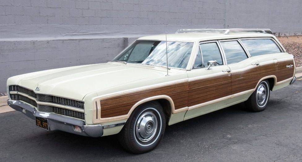 Exploring the Ford Aurora II Country Squire Luxury Wagon